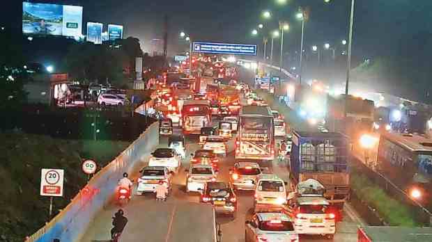 Mumbai Goa Highway Traffic Jam during festival | Ganesh Utsav Konkan Travel traffic updates