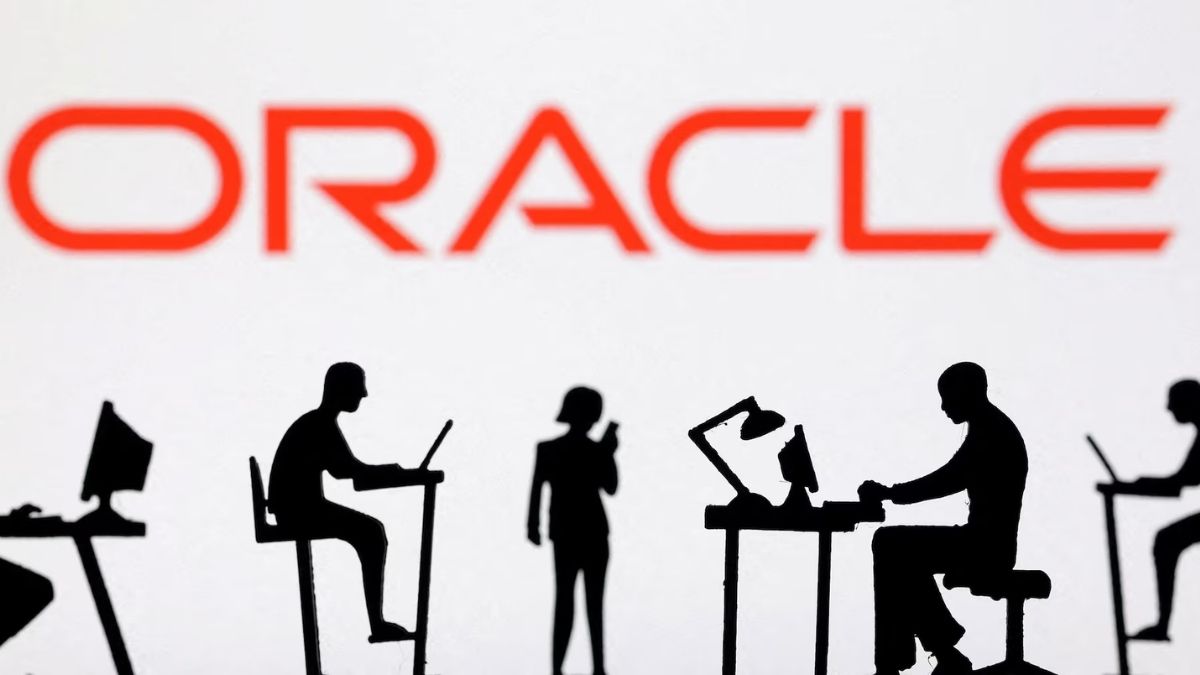 Oracle: भारतातील ३ हजार आयटी इंजिनिअर्सच्या नोकऱ्या एका झटक्यात जाणार? ओरॅकलची संभाव्य नोकरकपात; कर्मचाऱ्यांची चिंता वाढली