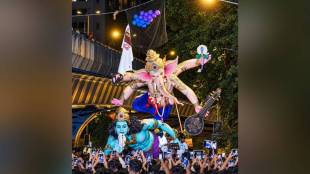 Parel Cha Maharaja Balancing Ganpati Idol | Mumbai Ganesh Utsav Security News | Double Balancing POP Ganpati Murti | Mumbai Roads Potholes Ganpati Visarjan Safety