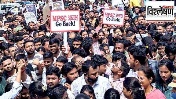 MPSC Students Protest Pune Vidyarthi Aakrosh Morcha Paper Leak Drug Inspector Exam Rohit Pawar Rahul Gandhi