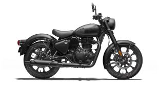 ६,८२५ रुपयांच्या हप्त्यावर रॉयल एन्फील्डची स्वारी! Classic 350 Darkची किंमत किती? शहरांनुसार रेट्स अन् फीचर्स पाहा