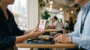 Singapore launches government dating app FirstDate for public servants | Singapore government matchmaking platform FirstDate | सिंगापूर सरकारचे सरकारी कर्मचाऱ्यांसाठी फर्स्टडेट डेटिंग अॅप | सिंगापूर जन्मदर वाढवण्यासाठी सरकारी डेटिंग सेवा