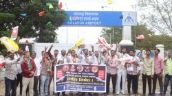 “मतं लाटली, चिमणी पाडली; मग सोलापूरचं विमान गेलं कुठं?” कागदी विमाने उडवत काँग्रेसने केली भाजप विरोधात निदर्शनं
