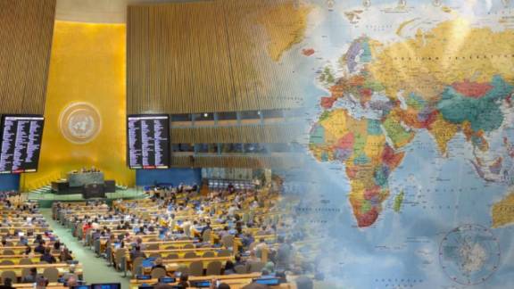 UN votes on new Equal Earth world map depicting true Africa size | Mercator vs Equal Earth projection map supported by 164 countries | युएन महासभेत जगाचा नवा नकाशा मंजूर आफ्रिका आकार | १६४ देशांच्या पाठिंब्याने जगाचा नकाशा बदलला अमेरिकेचा विरोध