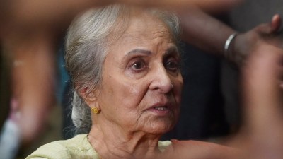 महात्मा गांधींच्या आईच्या भूमिकेत दिसणार वहीदा रहमान, सेटवरील फोटो आले समोर