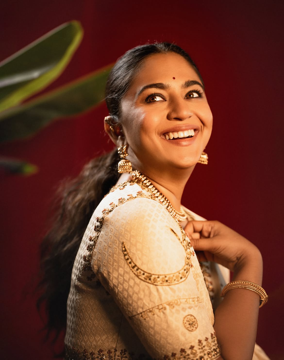 Mrunmayee Deshpande saree photoshoot