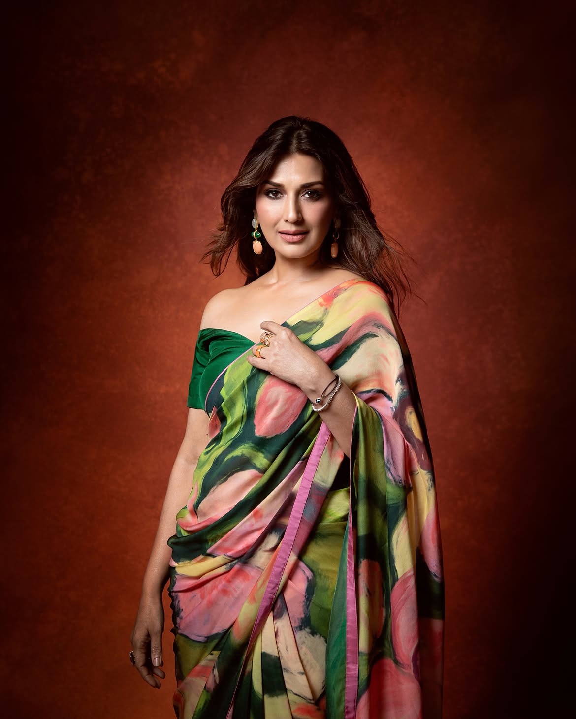 Sonali Bendre maroon velvet saree
