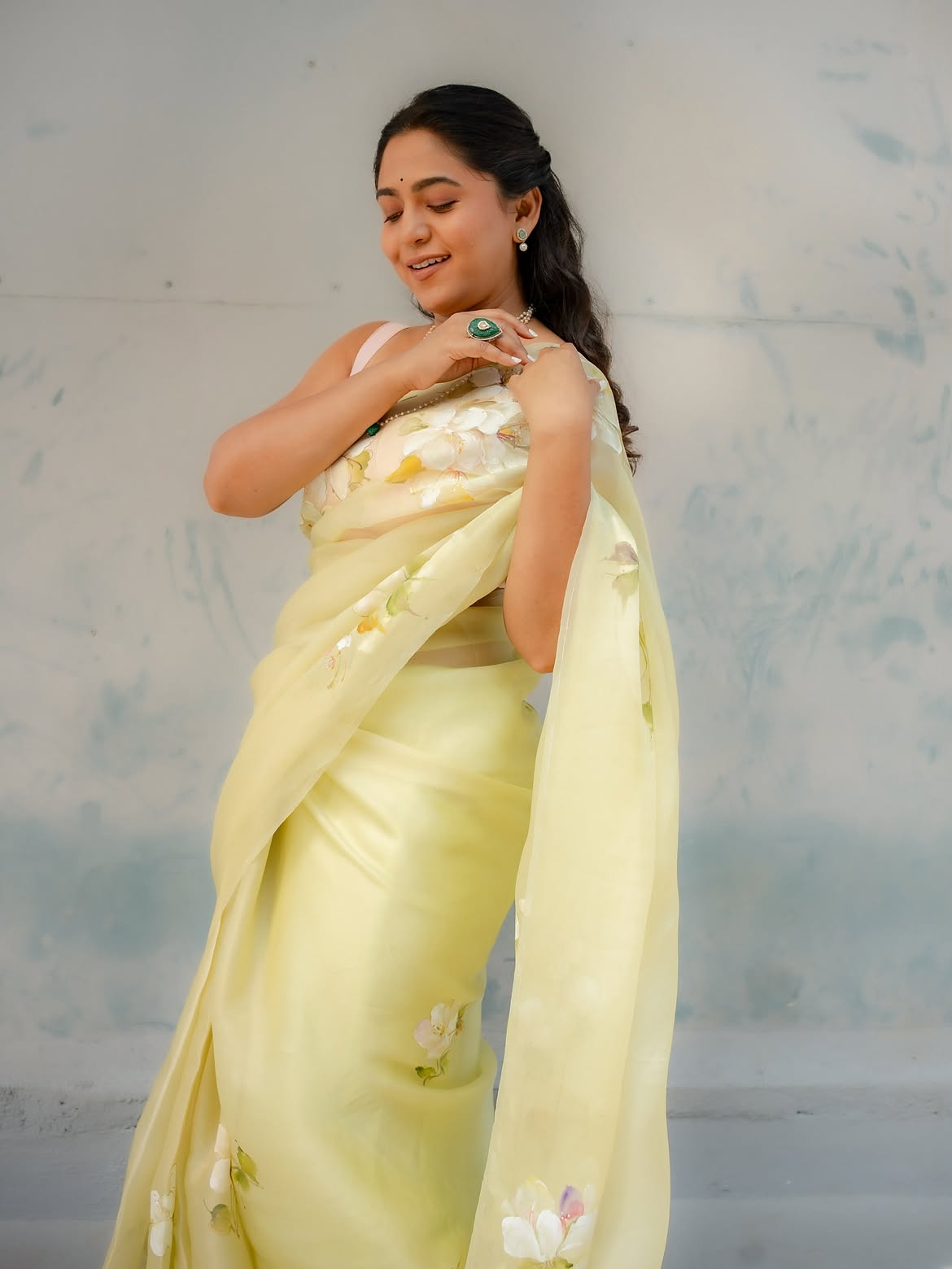 Mrunmayee Deshpande saree photoshoot
