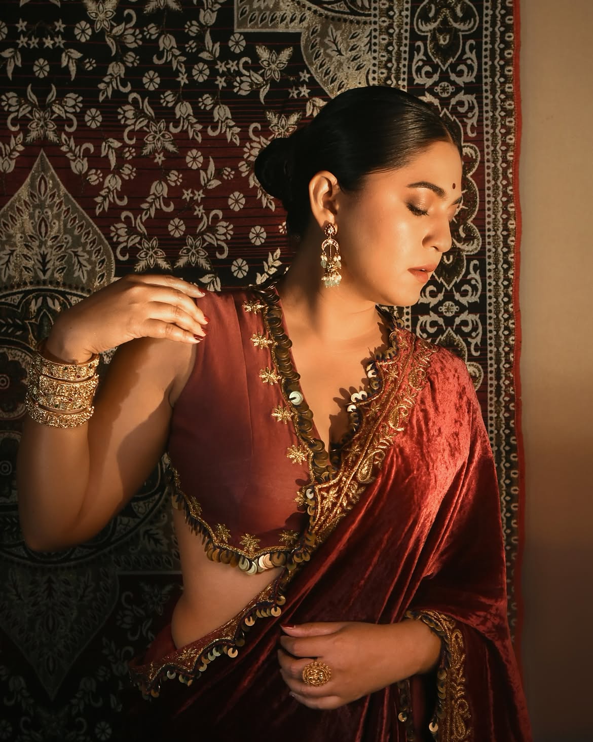 Mrunmayee Deshpande saree photoshoot
