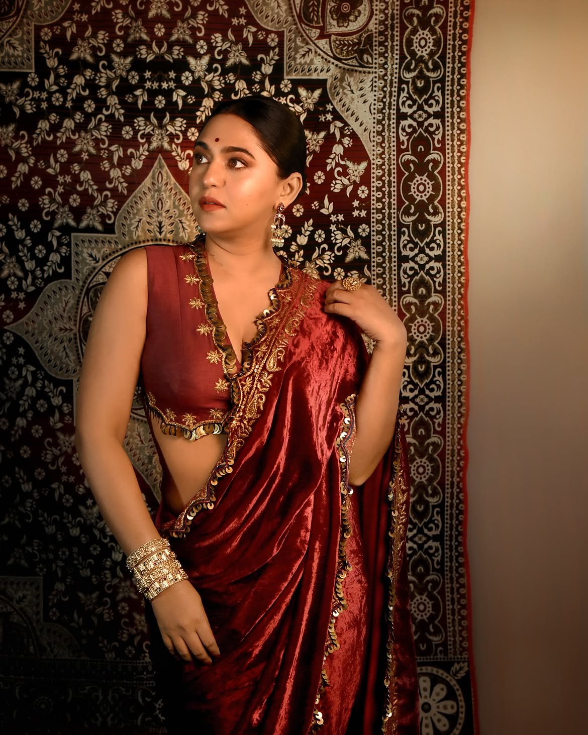 Mrunmayee Deshpande saree photoshoot