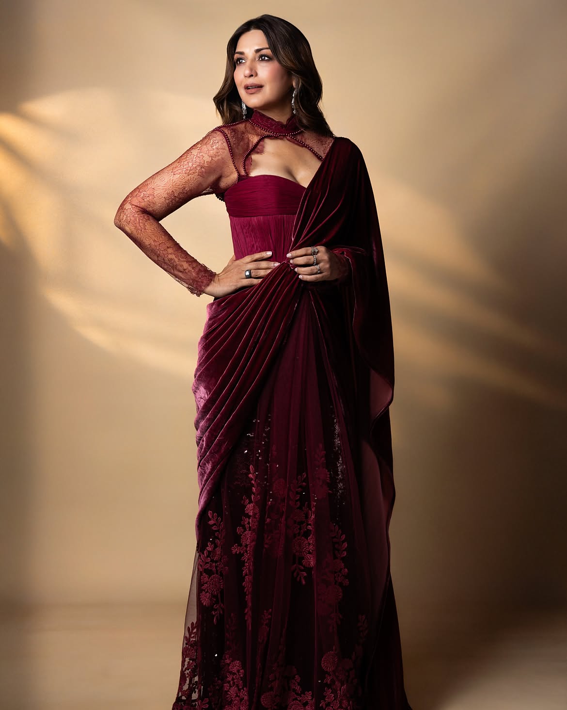 Sonali Bendre maroon velvet saree