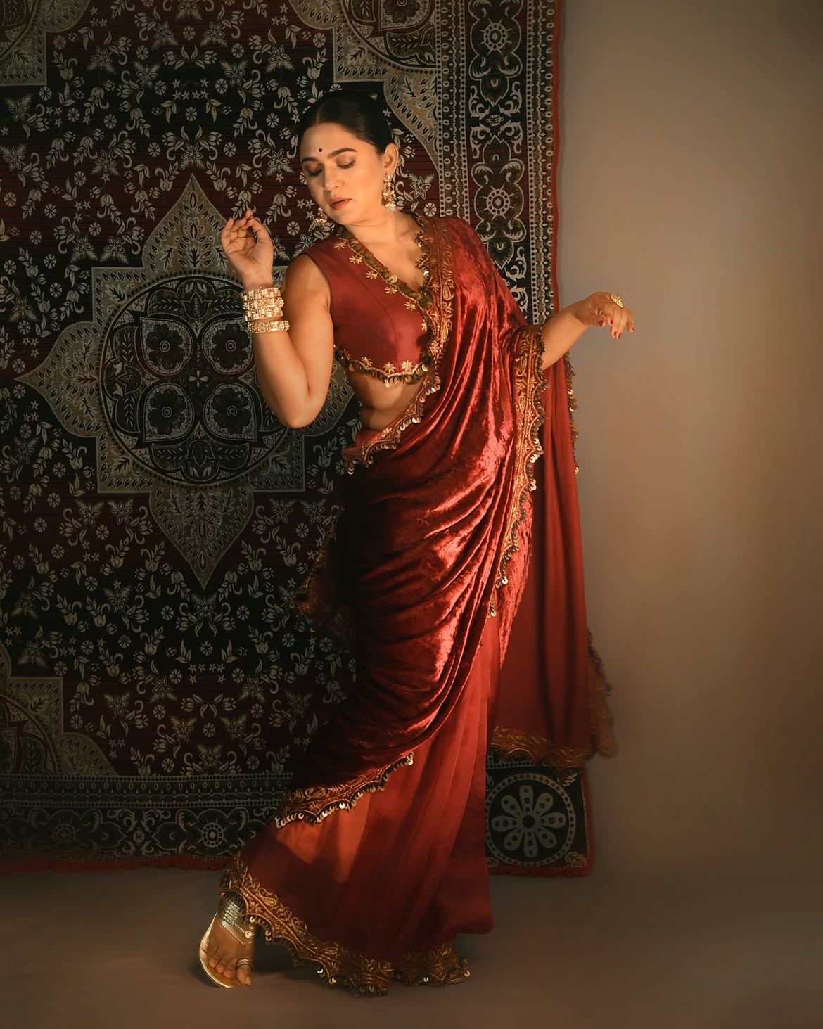 Mrunmayee Deshpande saree photoshoot