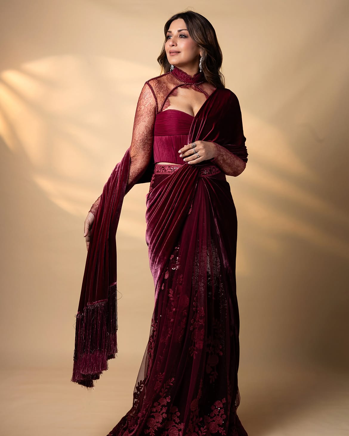 Sonali Bendre maroon velvet saree