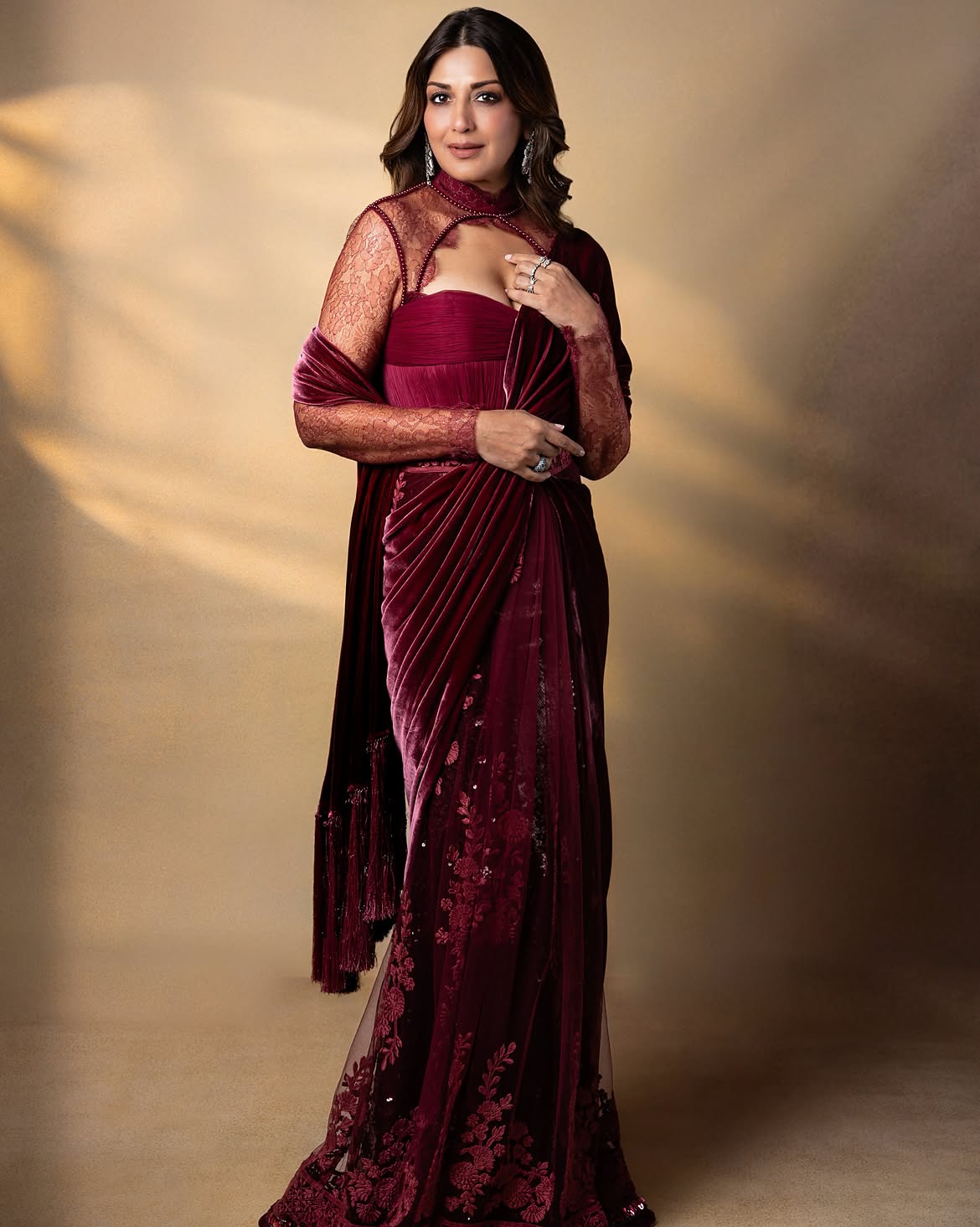 Sonali Bendre maroon velvet saree