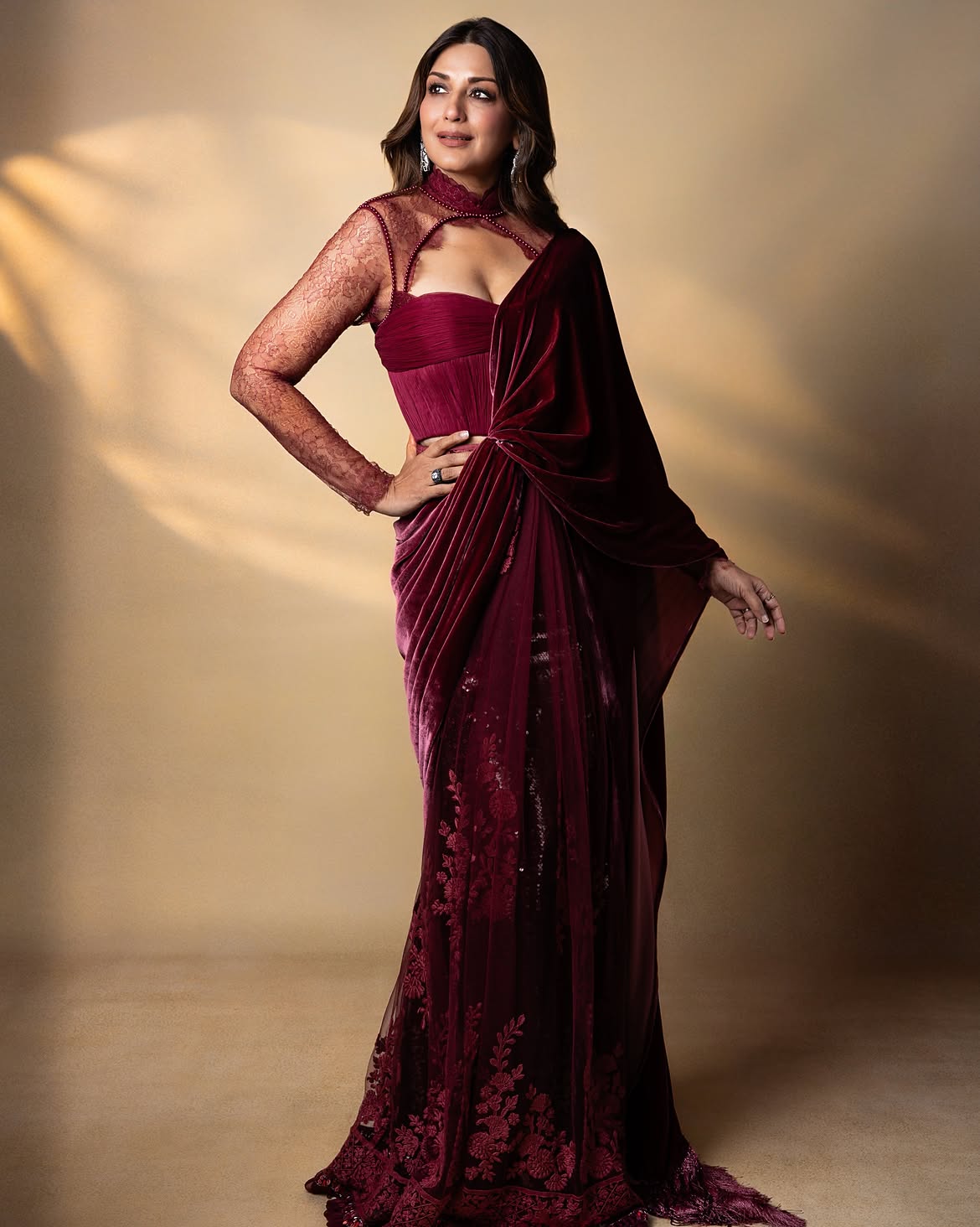 Sonali Bendre maroon velvet saree