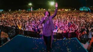 Aditya Gadhvi Garba Controversy VHP Ahmedabad Garba Dispute | Popular Singer Aditya Gadhvi Ahmedabad Garba Event Controversy | आदित्य गढवी गरबा वाद अहमदाबाद | विश्व हिंदू परिषद गरबा वाद गुजरात