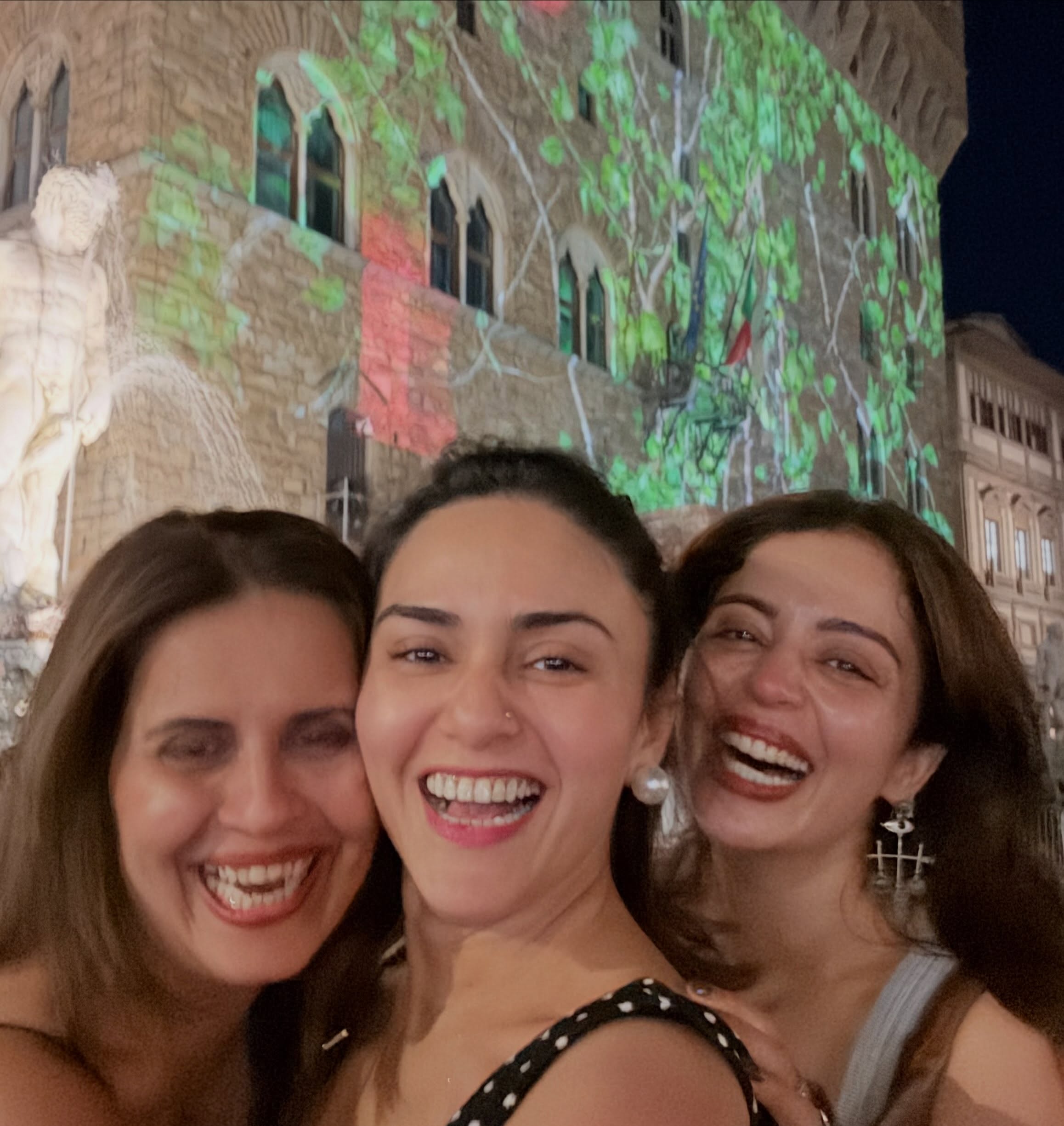 Amruta Khanvilkar Neha Pendse Sonali Khare Italy Vacation