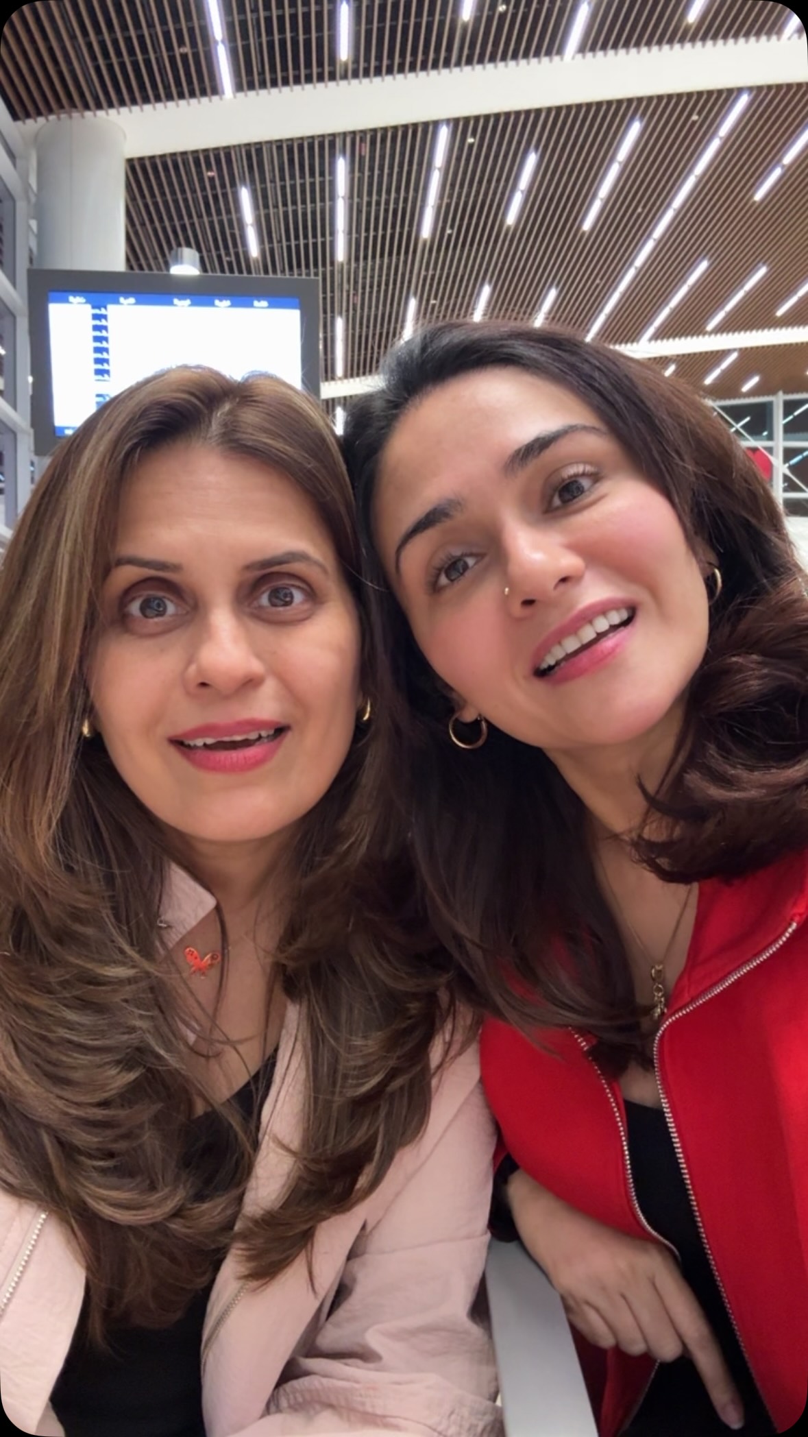 Amruta Khanvilkar Neha Pendse Sonali Khare Italy Vacation