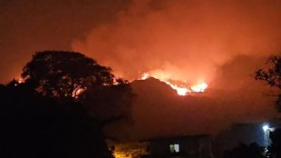 Vasai Virar Bhoyadapada Dumping Ground Fire | Vasai Virar Municipal Corporation Waste Management | Methane Gas Fire Dumping Yard Vasai East | Kirit Somaiya Vasai Dumping Scam Investigation | VVMC Bio Mining Project Delay