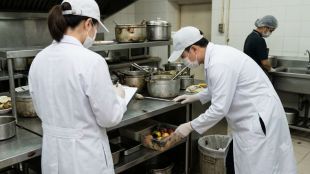 Fortis Hospital Mumbai FDA action | Sodexo kitchen license suspended | Mumbai hospital food safety inspection | Cockroaches fungus found in Fortis hospital kitchen