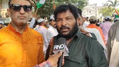 ठाकरे बंधूंच्या गर्जना मोर्चात ‘गब्बर’ची एंट्री, ज्ञानेश कुमारांच्या राजीनाम्याची मागणी