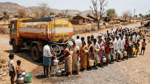 Maharashtra water crisis 2026 | Drought in Marathwada | Water tanker supply in Maharashtra | Village drought conditions Maharashtra