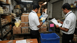 FDA Action Pune Division : प्रतिबंधित अन्नपदार्थांच्या साठ्यावर एफडीएचा धडाका‘एफडीए’ची, सात ठिकाणी कारवाई