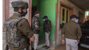 Indian Army Officer Wife Espionage Case | Jammu Kashmir Police Investigation Details | लष्करी अधिकाऱ्याच्या पत्नीवर गुप्तहेरगिरीचा संशय | जम्मू-कश्मीर पोलीस तपास