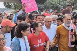 Left parties hold protest delhi haat Safdurjung Flyover