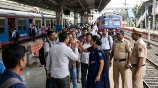 Kandivali railway station incident | Mumbai local ticket checker scuffle | Western Railway TC attack Kandivali | RPF action Kandivali station ticketless passenger