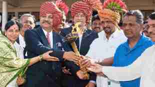 Nana Patekar at Vijay Diwas celebration in Karad in 2006 news in marathi