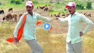 A man's Lavani performance to the dholkichya talawar