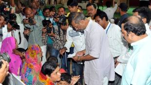 Nana Patekar Jalgaon Speech Farmers Issue | Naam Foundation Jalgaon Farmers Relief Event | Jitendra Patil Jalgaon Report Loksatta | Nana Patekar Speech On Farmer Suicide Agitation
