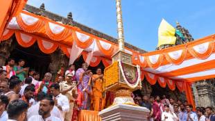 Trimbakeshwar Simhastha Kumbh Mela Dharmadhwaj Controversy | Girish Mahajan Minister Trimbakeshwar Kushavarta Tirth | Purohit Sangh Trimbakeshwar Manoj Thete Lalita Shinde | Nashik Trimbakeshwar Regional News Maharashtra 2026