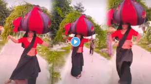 Aunty dance on Mehboob Mere song