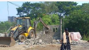 Titwala Galegaon Illegal Chawls Demolished KDMC Action | Anita Rathod Assistant Commissioner KDMC A Ward Demolition | Abhinav Goyal KDMC Commissioner Illegal Construction Anti Encroachment | Kalyan Dombivli Demolition Drive Maharashtra 2026