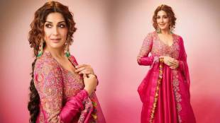 Sonali Bendre looks stunning in pink ghagra