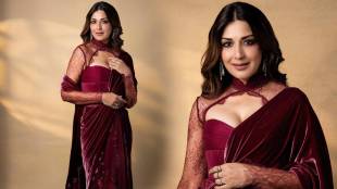 Sonali Bendre maroon velvet saree