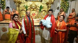 तेजस्विनी लोणारी पहिल्यांदाच बाळाला घेऊन सिद्धिविनायकाच्या दर्शनाला! फोटो शेअर करत म्हणाली…