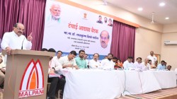 कारवाई करण्यास भाग पाडू नका; टंचाई बैठकीत पालकमंत्री राधाकृष्ण विखे यांचा अधिकाऱ्यांना इशारा