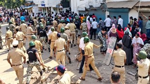 Jalgaon Yawal Kingaon RSS Path Sanchalan | Jalgaon Police Lathi Charge | RSS Dashahra Sanchalan Stone Pelting | Maharashtra Crime News Jalgaon