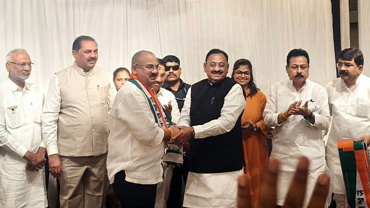 Nilesh Patil joins NCP Ajit Pawar faction | Jalgaon Shiv Sena Shinde group political shock | Minister Babasaheb Patil Anil Patil Gulabrao Patil political rivalry | Maharashtra political news Jalgaon Marathi updates
