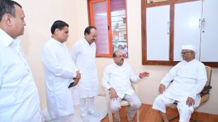 Anna Hazare Radhakrishna Vikhe Patil Meeting | Water Conservation Maharashtra Drought Crisis | Ralegan Siddhi Drought Management Plan | Ahilyanagar District News Maharashtra