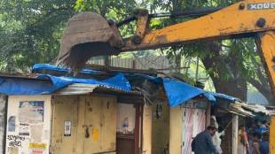 bmc sewri encroachment action | pedestrian first campaign mumbai | f south ward bmc action | sewri footpath hawkers eviction