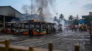 best bus fire anik depot mumbai | cng bus fire Sion anik depot | daga group best bus fire incident | mumbai fire brigade action best depot