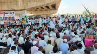 Sugarcane price protest in Kolhapur | Pune Bengaluru highway blockade | Raju Shetti protest Maharashtra | Swabhimani Shetkari Sanghatana agitation