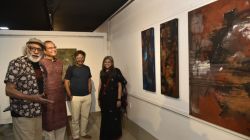 चित्रप्रदर्शनाच्या उद्घाटनाला कौटुंबिक स्नेहाचा दरवळ; ‘आनंदानं चित्र काढण्याचा’ सुभाष अवचट यांचा गुरुमंत्र