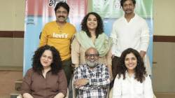 २५ वर्षांची मैत्री, दोघी झाल्या एका नाटकाच्या निर्मात्या! मुक्ता बर्वेच्या भावाने लिहिली संहिता, अभिनेत्री म्हणाली, “माझी बलस्थानं ओळखून…”