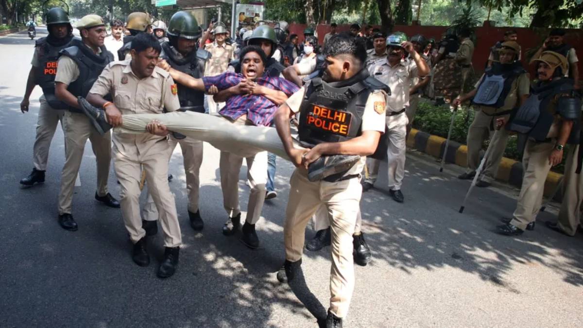 दिल्लीतील राड्याप्रकरणी सर्वोच्च न्यायालयाने सरकारला फटकारले; मेट्रो ...