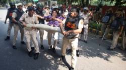 “मेट्रो-रेल्वे वाहतूक सुरळीत करा, आंदोलनकर्त्यांना ताब्यात घेऊ नका”, सर्वोच्च न्यायलयाचे आदेश; सरकारला नोटीसही बजावली